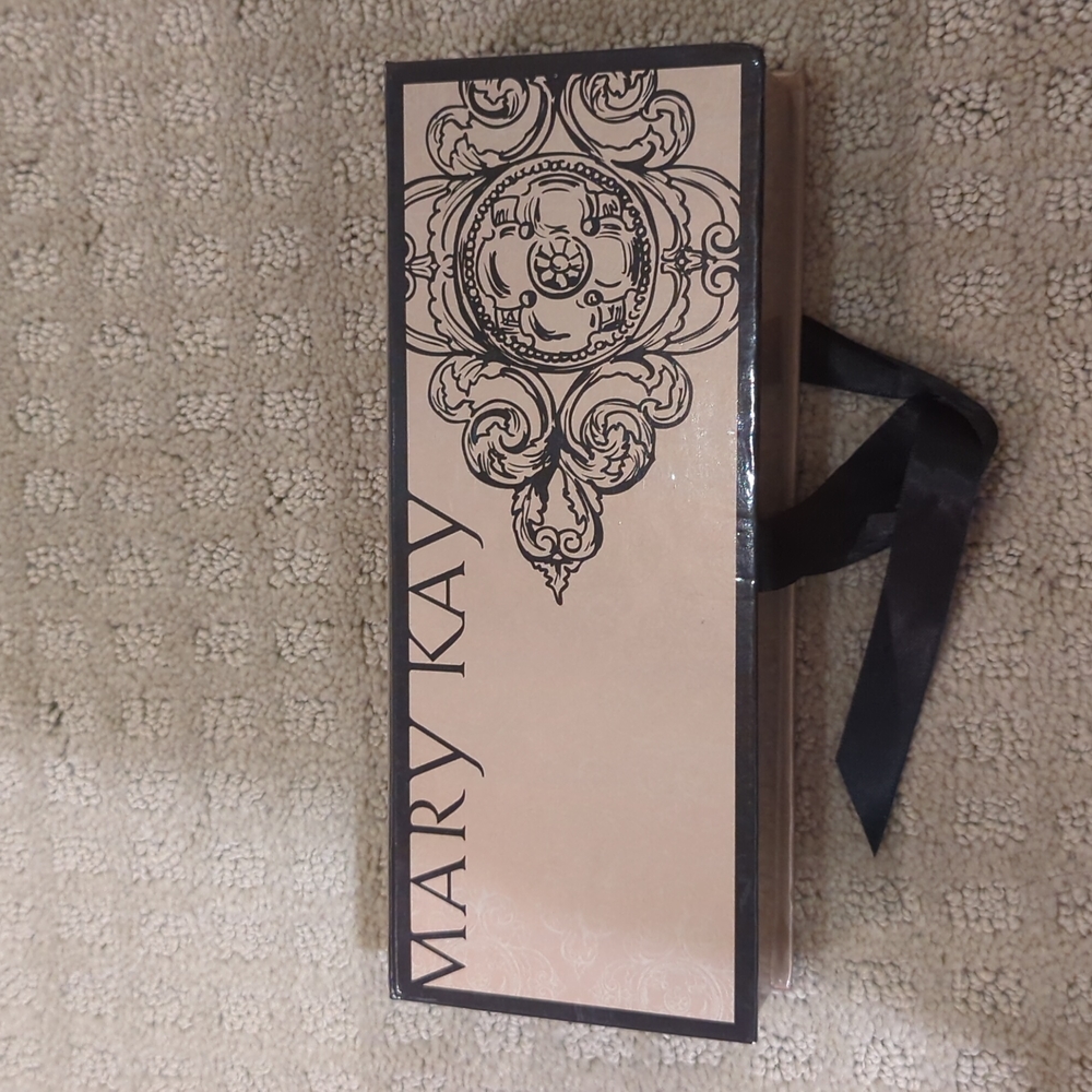 Mary Kay Miniatures Collection Box - Picture 2 of 3